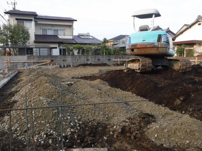 基礎工事 砕石入れ